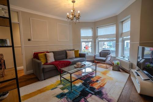 Cheeky and Beautiful Apartment in Greenwich - Tap to explore photos