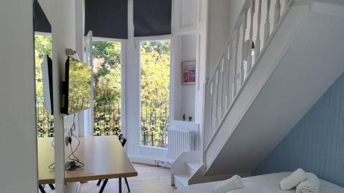 Charmstay Swiss Cottage Room Type - Executive Studio