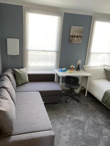 Comfy Private Bedrooms in Euston, Central London - Tap to explore photos