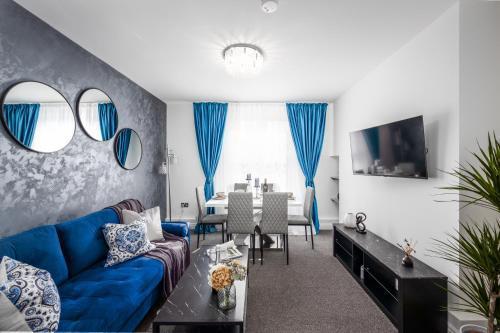 Cosy 4-Bedroom Apartment next to Borough - Tap to explore photos
