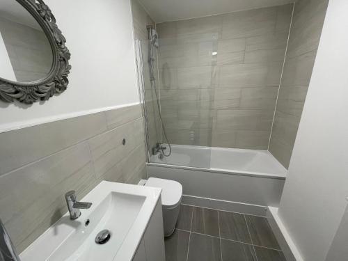 Chic accommodation Central London - Tap to explore photos