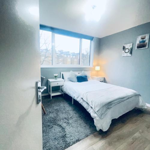Chic accommodation Central London - Tap to explore photos
