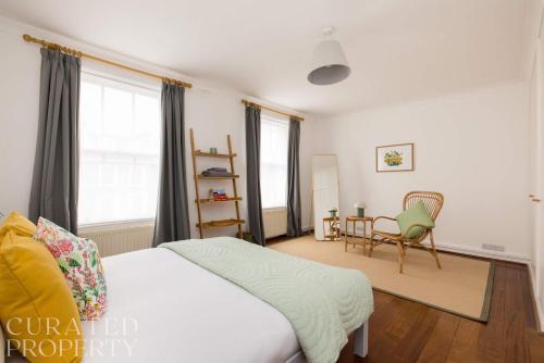 Charming Primrose Hill Rooftop Duplex - Tap to explore photos