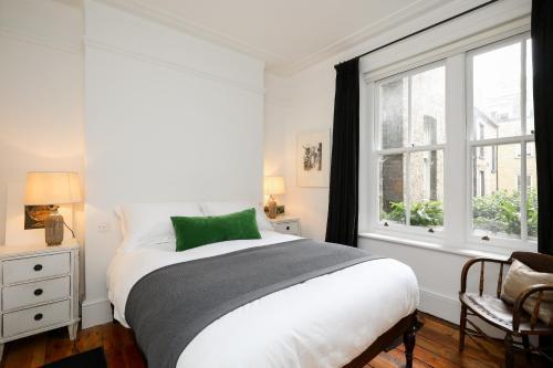 Charming West End Residence in Peaceful Fitzrovia