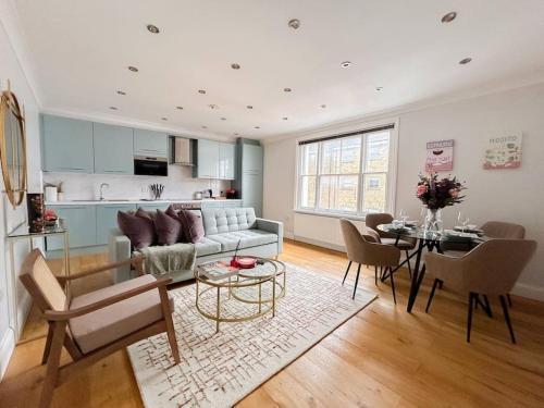 Charming one bedroom flat on Portobello Road - Tap to explore photos