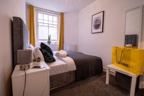Chic Urban Retreat 1 Bedroom Gem in Covent Garden - Tap to explore photos