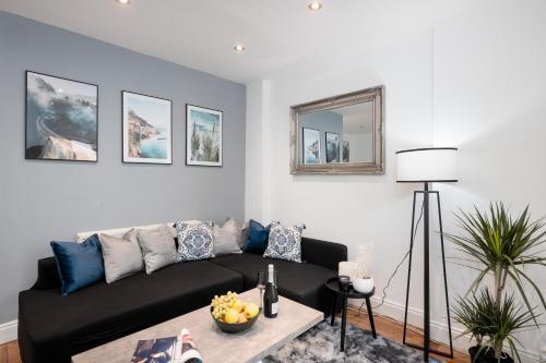 Charming Apartment in the Heart of Pimlico - Tap to explore photos