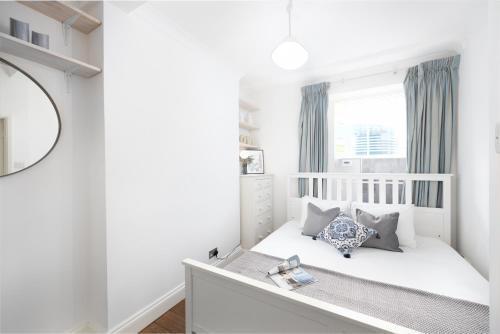 Charming Apartment in the Heart of Pimlico - Tap to explore photos