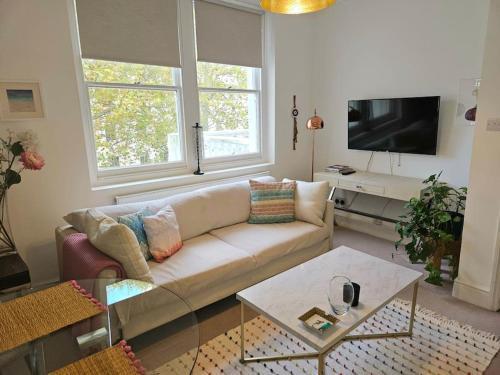 Cozy one bedroom apartment next to Paddington - Tap to explore photos