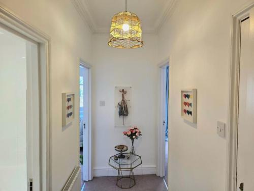 Cozy one bedroom apartment next to Paddington - Tap to explore photos