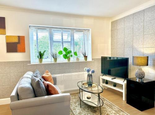 Guest Favourite London Studio Suite Garden View - Tap to explore photos