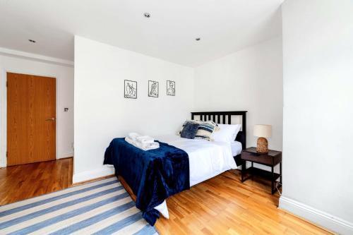 Comfy 2 bed Apt with Private Garden,Battersea Central LDN - Tap to explore photos