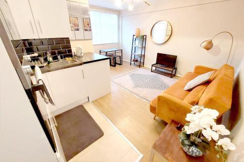Cosy West London Apartment - Tap to explore photos