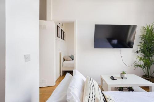 Deluxe flat on Kentish Town - Tap to explore photos