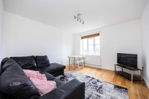 Comfortable 2 Bedroom in Marylebone - Tap to explore photos