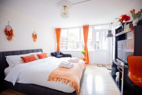 Cozy Studio in Central London - Tap to explore photos