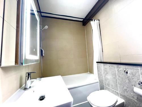 2 Bed Apartment- Camden Town - Tap to explore photos