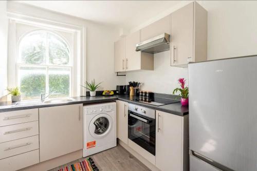 #15 Charming Notting Hill retreat - Tap to explore photos