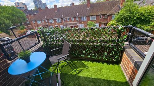 Excel O2 Stunning Large 3 bedroom Apartment with Balcony - Tap to explore photos