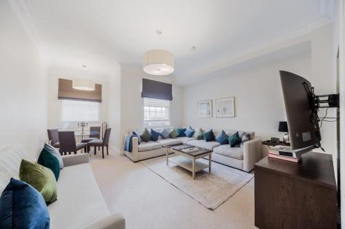 Estatesmen Mayfair Apartment - Tap to explore photos