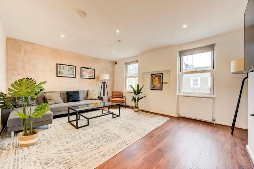 Luxury 3 Bedroom Prime Marylebone Apartment - Tap to explore photos