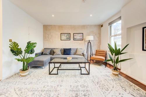 Luxury 3 Bedroom Prime Marylebone Apartment - Tap to explore photos