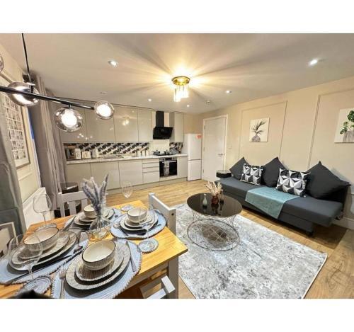 F3- Gorgeous 1 Bed Flat near Edgware Road Station - Tap to explore photos