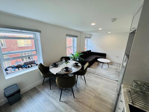 FT4 Brick Lane Apartment - Tap to explore photos