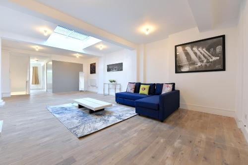 Fabulous duplex apartment in Dalston Junction - Tap to explore photos