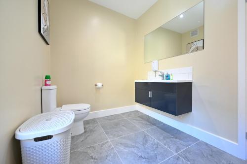Fabulous duplex apartment in Dalston Junction - Tap to explore photos