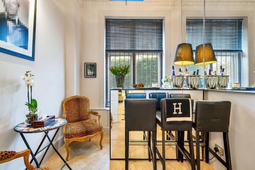 Finest Retreats - Hampstead Escape - Tap to explore photos