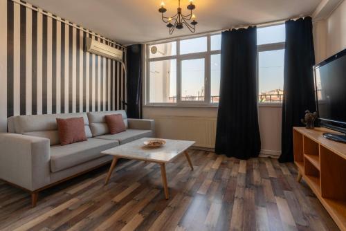 5 Apartment Galata - Tap to explore photos