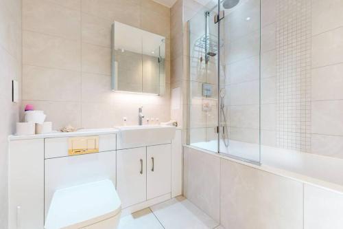 Exquisite 1-bedroom flat in North Kensington - Tap to explore photos