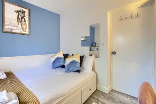 Hackney Central Deluxe Apartment - Tap to explore photos