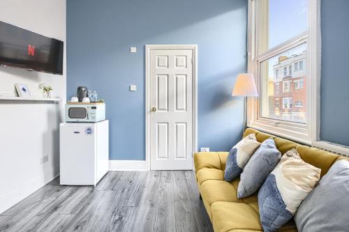 Hackney Central Deluxe Apartment - Tap to explore photos