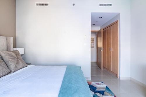 GuestReady - 2BR | Marina View - Tap to explore photos