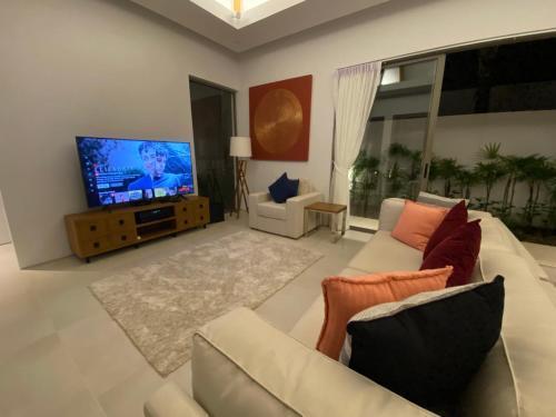 Anchan Grand Residence Villa - Tap to explore photos