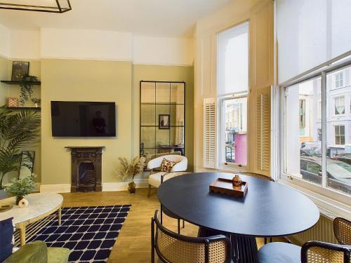 Be London - Notting Hill Apartments - Tap to explore photos