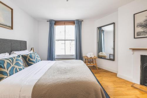 Hub townhouse - Tap to explore photos