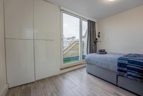 Home-like 1-BR flat in Victoria - Tap to explore photos