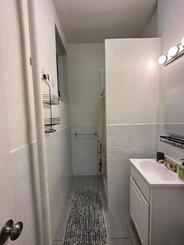 Holodek Apartments:Upper East Side - Tap to explore photos