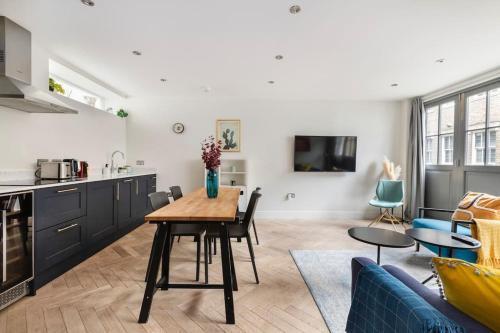 Beautiful 3 bd house in Paddington - Tap to explore photos