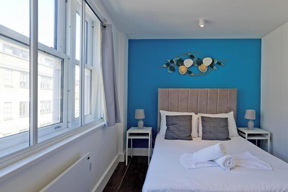 Imperial Middlesex Street Apartments - Tap to explore photos
