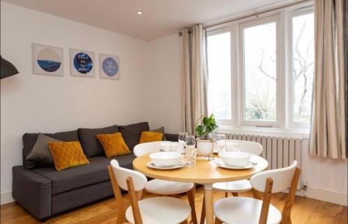 Beautiful 1BD apartment on the King’s Road Chelsea - Tap to explore photos