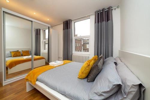 Beautiful 1BD apartment on the King’s Road Chelsea - Tap to explore photos