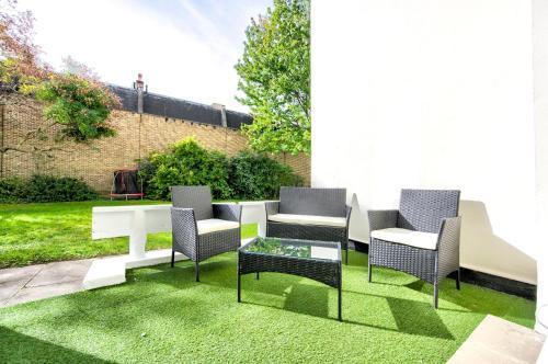 Little Venice UK Bright & Stylish garden apartment - Tap to explore photos
