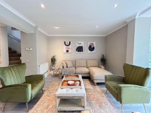 Large 6 bedroom Residence Retreat in Holland Park - Tap to explore photos