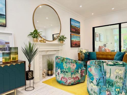 Beautiful 2 bed flat in South Kensington - Tap to explore photos