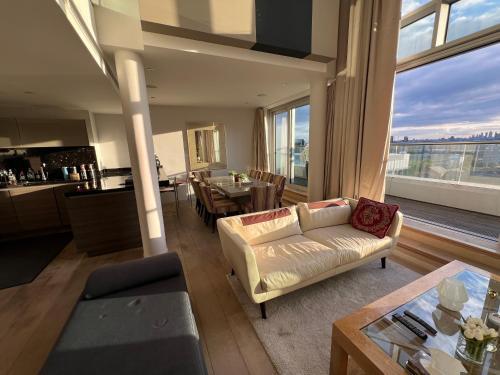 Best Penthouse in Canary Wharf - Tap to explore photos