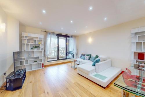 Beautiful 2Bed Apartment with lift in Kensington - Tap to explore photos